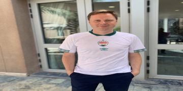 السفير البريطاني … أنا دائماً أشجع المنتخب العراقي، إلا إذا كان العراق يلعب ضد إنجلترا”.