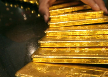 انخفاض في أسعار الذهب تزامناً مع ارتفاع الدولار