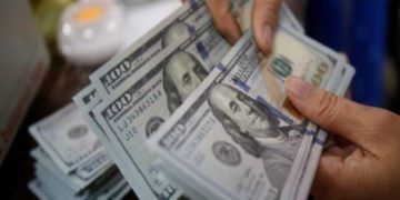 سعر صرف الدولار أمام الدينار سيثبت لمدة “عام على الأقل”