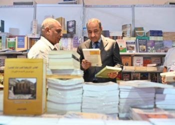 ناظم من معرض بغداد للكتاب ..  العراق ليس بلداً قارئاً فقط