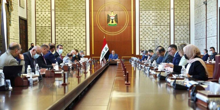 مجلس الوزراء يسمح لشركات النفط تشغيــــــــل (6 آلاف) من الأجور اليومية ضمن اختصاصهم