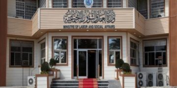 صرح مسؤول عن منح مبالغ لآلاف الأشخاص (تلبية لرغبة نائب) ..وزارة العمل ترد