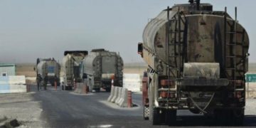 الجيش الأمريكي أخرج (70 صهريج نفط ) من الأراضي السورية إلى العراق