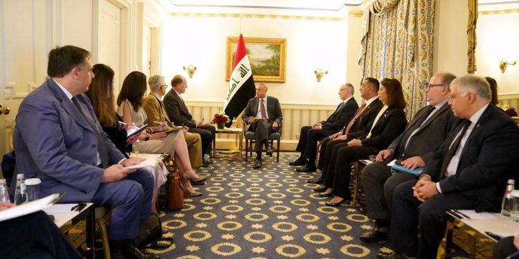 الكاظمي يدعو البنك الدولي لصرف أكثر من مليار دولار متوفرة كقروض للعراق