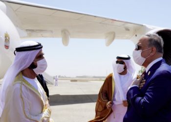محمد بن راشد يتغنى ببغداد لحظة وصوله
