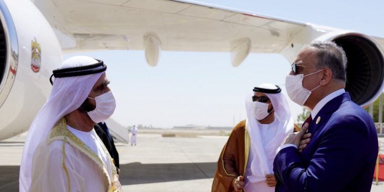 محمد بن راشد يتغنى ببغداد لحظة وصوله