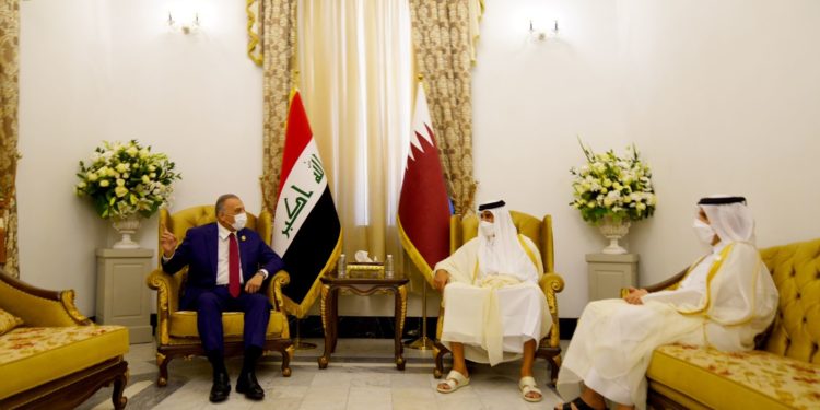 الكاظمي يلتقي أمير دولة قطر على هامش مؤتمر بغداد للتعاون والشراكة