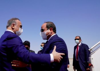 الكاظمي يستقبل الرئيس المصري عبد الفتاح السيسي في مطار بغداد