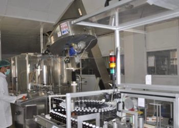 الصناعة تعلن المباشرة بتأهيل مصنع أدوية نينوى خلال 10 أيام