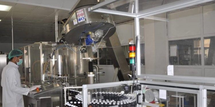 الصناعة تعلن المباشرة بتأهيل مصنع أدوية نينوى خلال 10 أيام