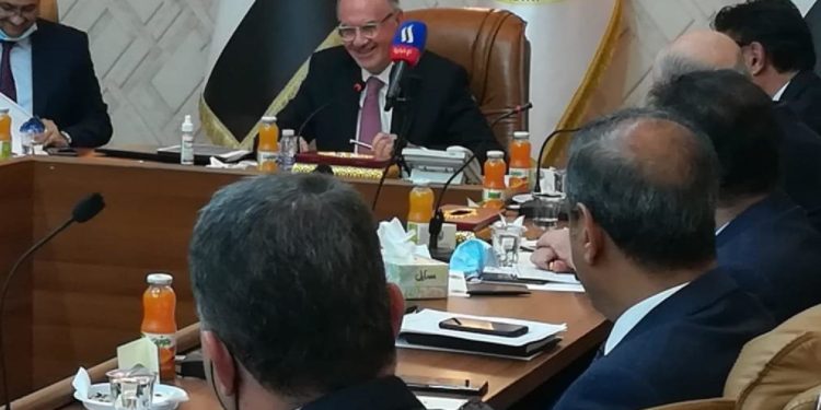 اجتماع بين وزير المالية ومستشاري رئيس الوزراء مع رجال أعمال ومستثمرين