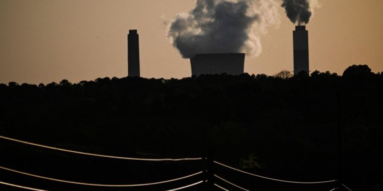 زيادة استهلاك الفحم عالميا تعقد جهود مكافحة “التغير المناخي”