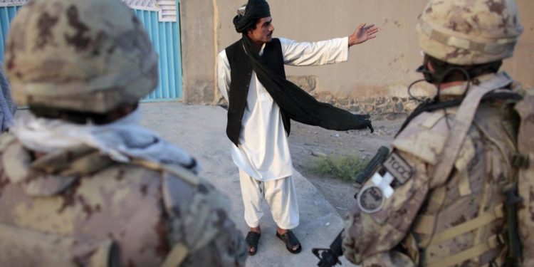 (مترجمون أفغان) يواجهون المجهول بعدما رأت وزارة الداخلية البريطانية أنهم “خطر” على الأمن