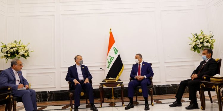 الكاظمي يلتقي وزير الخارجية الايراني ويؤكد العراق يتطلع لتدعيم الاستقرار