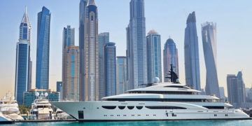 اليخوت الفارهة في مياه دبي ملاذ الهاربين من تهديدات كورونا في البر