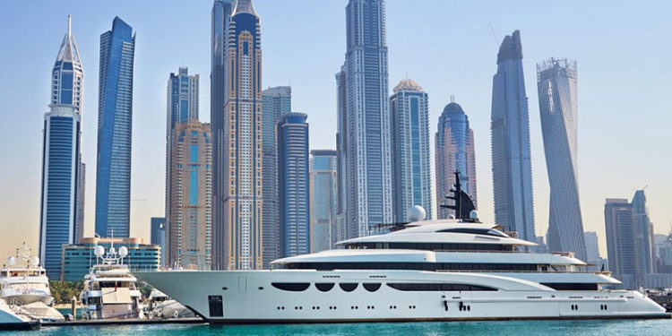 اليخوت الفارهة في مياه دبي ملاذ الهاربين من تهديدات كورونا في البر