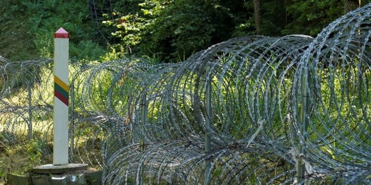 بولندا تعلن اعتقال أكبر مجموعة من المهاجرين غير النظاميين في تاريخها  (50 عراقيا منهم)