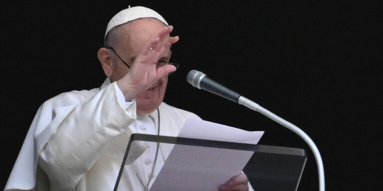 ظرف بداخله (ثلاث رصاصات) أرسل إلى البابا فرانسيس