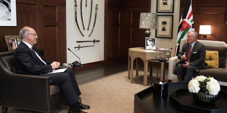 ملك الأردن يتسلم رسالة خطية من رئيس الحكومة العراقية