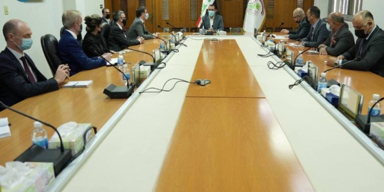 اجتماع رفيع لتحديد المشاريع الممولة من “القرض البريطاني” في موازنة 2022