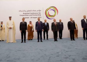 لقاءات وحوارات جانبية بين قادة وزعماء الدول خلال مؤتمر قمة بغداد + صور