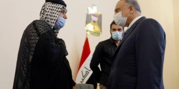 الكاظمي يستقبل عائلات ذوي ضحايا مستشفى الحسين (صور)