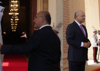 صور.. الرئيس صالح يستقبل نظيره المصري وأمير قطر