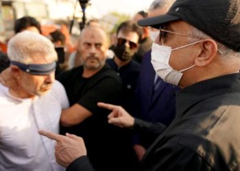 الكاظمي يواجه قاتل مدير بلدية كربلاء في موقع الحدث
