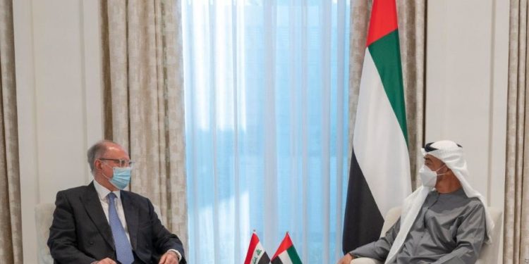الكاظمي يدعو محمد بن زايد الى لحضور قمة بغداد
