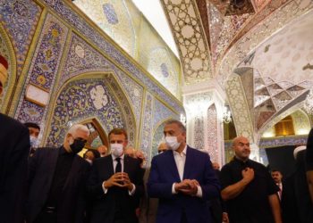 ماكرون والكاظمي يزوران ضريح الإمامين الكاظمين (عليهما السلام)
