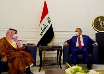 الكاظمي يلتقي وزير الخارجية السعودي على هامش قمة بغداد