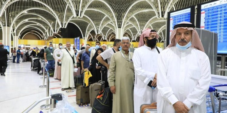 الخطوط الجوية تنفذ رحلة مباشرة الى “الديار المقدسة” لنقل المعتمرين