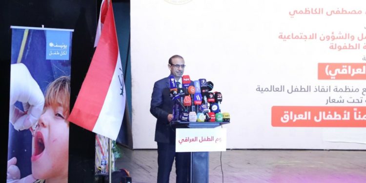 وزير العمل يؤكد اهمية الدعم الحكومي والبرلماني لتوفير بيئة تشريعية تحمي (الطفل)