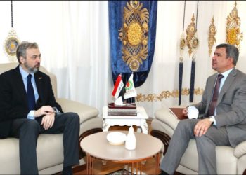 وزير النفط يبحث مع السفير الصربي تعزيز العلاقات الثنائية