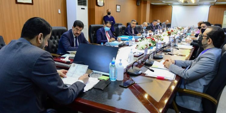 الأمين العام لمجلس الوزراء يدعو إلى الاستعانة بالمكاتب الاستشارية لتحديد النشاطات الصناعية المهمة في المحافظات