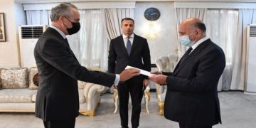 وزير الخارجية العراقي يدعو الشركات الإسبانية للاستثمار في بغداد