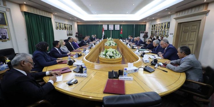 الحلبوسي يلتقي رئيس الوزراء الأردني