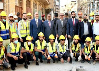 محافظ البنك المركزي وأمين بغداد يتفقدان شارع المتنبي .. هكذا سيكون شكله الجديد