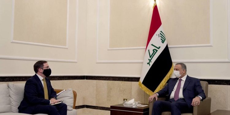 الكاظمي يؤكد للسفير البريطاني أهمية دعم المجتمع الدولي للعراق في تصدّيه لداعش