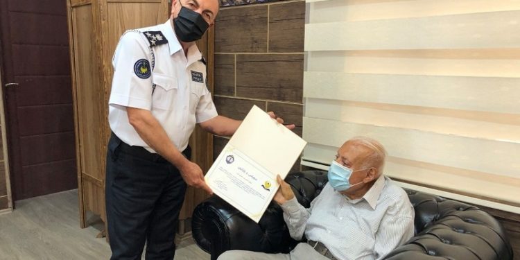 السليمانية.. شهادة تقدير لسائق لم يسجل مخالفة مرورية طوال 65 عاما