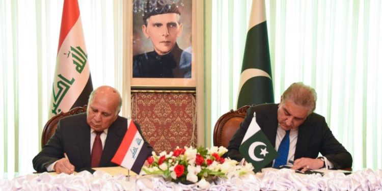 وزير الخارجية يناقش مع نظيره الباكستاني رفع تأشيرة الدخول بين البلدين