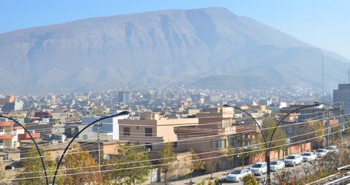 رجل يلقي زوجته من سطح منزلهما في أربيل