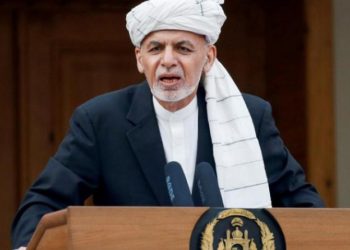 الرئيس الأفغاني يدعو لحشد الجيش مع اقتراب طالبان من العاصمة