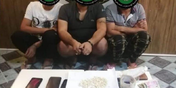 الإطاحة بـ (3 تجار للمخدرات) في الأنبار