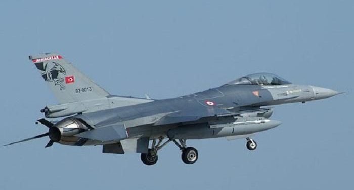 طائرات حربية تركية تقصف مناطق في شمال دهوك