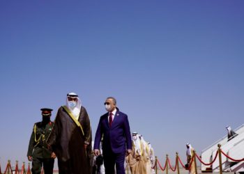 الكاظمي يستقبل نظيره الكويتي في مطار بغداد الدولي