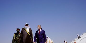 الكاظمي يستقبل نظيره الكويتي في مطار بغداد الدولي