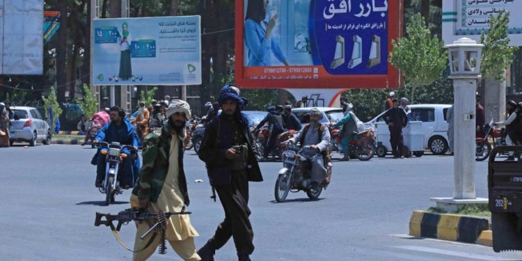 الأفغان يحاولون التأقلم مع نمط حياة جديد في ظل حكم “طالبان”