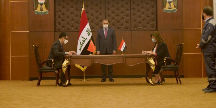 الكاظمي يرعى توقيع اتفاق مبادئ مع الصين لإنشاء محطات (للطاقة الشمسية)