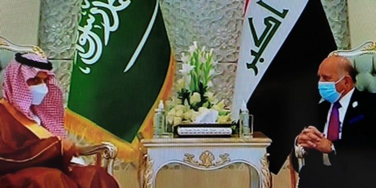 وزير الخارجية يستقبل نظيره السعودي